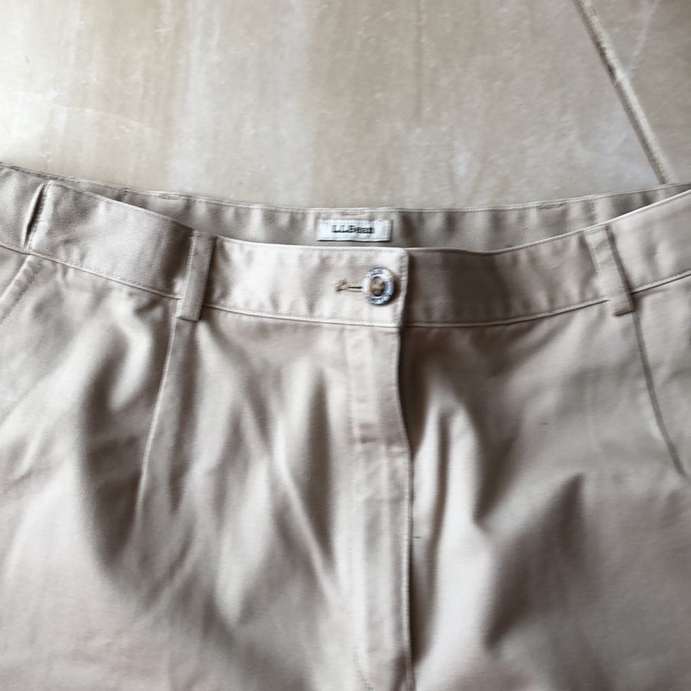 LLBean shorts size 18 waist 19” has stretch - Picture 2 of 5
